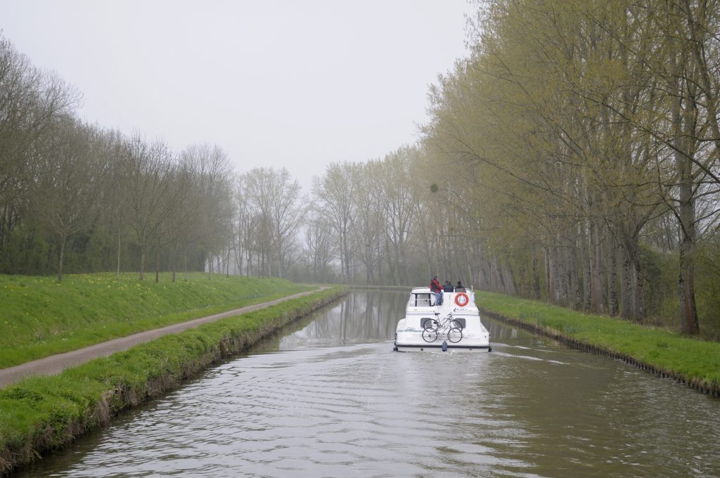 Running through the mist, Nivernais Canal, Burgundy, France