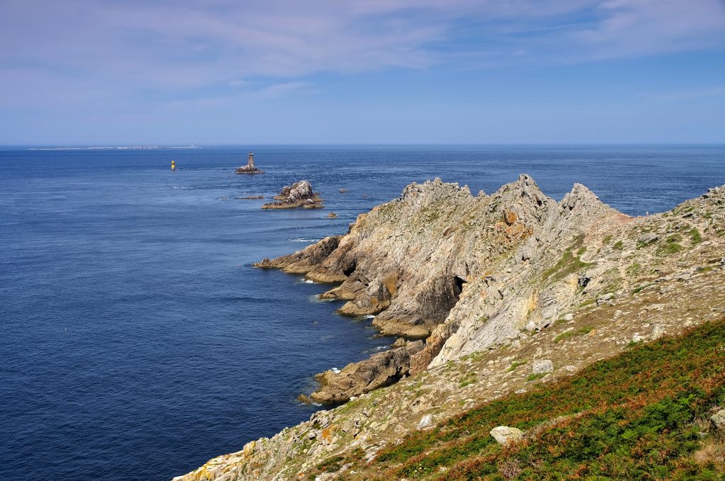Pointe du Raz und der Leuchtturm la Vieille in der Bretagne - Pointe du Raz and lighthouse Phare de la Vieille in Brittany, France